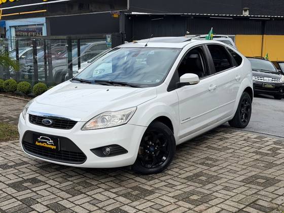 FORD FOCUS 2.0 TITANIUM HATCH 16V FLEX 4P AUTOMÁTICO FORD FOCUS 2.0 TITANIUM HATCH 16V FLEX 4P AUTOMÁTICO